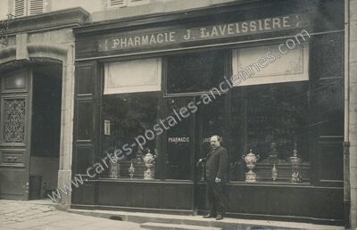 Carte postale ancienne Pharmacie J. Laveissiere — Aurillac (Cantal)