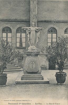 Carte postale ancienne Pensionnat Ste-Geneviève. - Le Sacré-Cœur — Aurillac (Cantal)