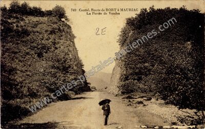Carte postale ancienne Percee de Vendes — Bassignac (Cantal)