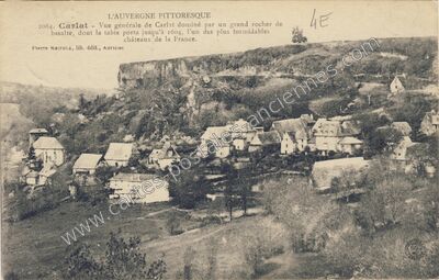 Carte postale ancienne Vue générale de Carlat dominé par un grand rocher de basalte — Carlat (Cantal)