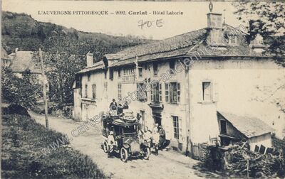 Carte postale ancienne Hôtel Laborie — Carlat (Cantal)