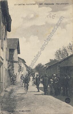 Carte postale ancienne Rue principale — Cayrols (Cantal)