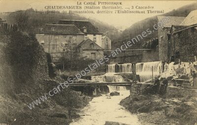Carte postale ancienne 3 Cascades superposées du Romantalou, derrière l'Etablissement Thermal — Chaudes-Aigues (Cantal)