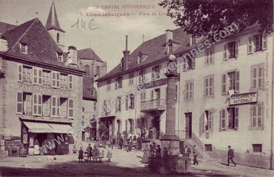 Carte postale ancienne Place du Gra — Chaudes-Aigues (Cantal)