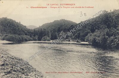 Carte postale ancienne Gorges de la Truyère aux abords du Confluent — Chaudes-Aigues (Cantal)