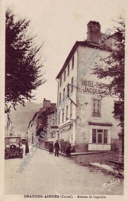 Carte postale ancienne Hôtel-Thermes Jacquemin, Avenue de Laguiole — Chaudes-Aigues (Cantal)