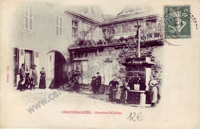 Carte postale ancienne Fontaine St-Julien — Chaudes-Aigues (Cantal)