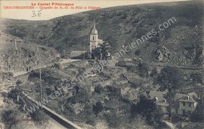 Carte postale ancienne Chapelle de N.-D. de Pitié et Filature — Chaudes-Aigues (Cantal)