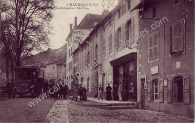 Carte postale ancienne Tautobus pour St-Flour — Chaudes-Aigues (Cantal)