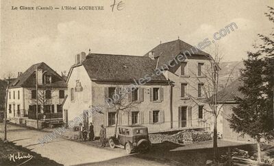 Carte postale ancienne L'Hôtel LOUBEYRE — Le Claux (Cantal)