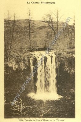 Carte postale ancienne Cascade du Pont d'Althier — Collandres (Cantal)
