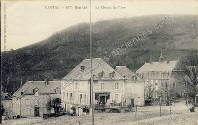 Carte postale ancienne Le Champ de Foire — Condat (Cantal)