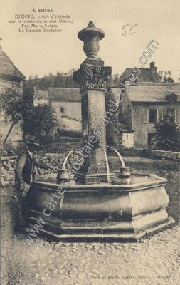 Carte postale ancienne La Grande Fontaine — Dienne (Cantal)