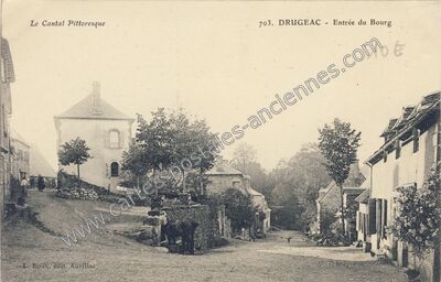 Carte postale ancienne Entrée du Bourg — Drugeac (Cantal)