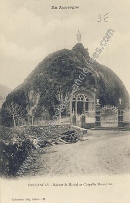 Carte postale ancienne Rocher St-Michel et Chapelle Monolithe — Fontanges (Cantal)