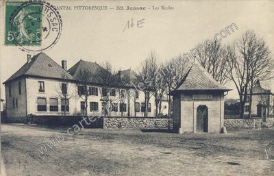 Carte postale ancienne Cantal Pittoresque - Les Ecoles — Jussac (Cantal)