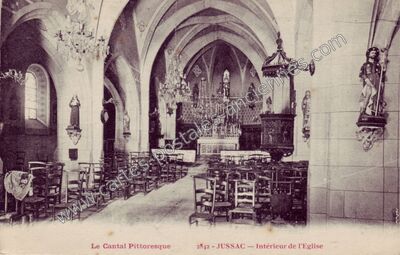 Carte postale ancienne Intérieur de l'Eglise — Jussac (Cantal)
