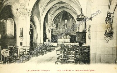 Carte postale ancienne Intérieur de l'Eglise — Jussac (Cantal)