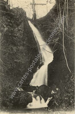 Carte postale ancienne Cascade del riou des bernhats, près Vercuère — Laroquevieille (Cantal)