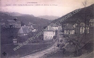 Carte postale ancienne Vallée de Mandailles - Entrée du Village — Lascelle (Cantal)