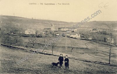 Carte postale ancienne Vue Générale — Leynhac (Cantal)