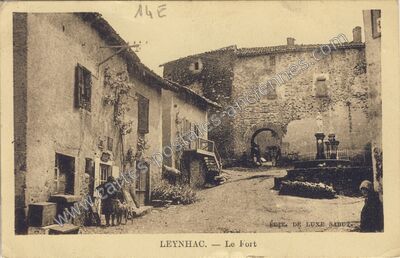 Carte postale ancienne Le Fort — Leynhac (Cantal)