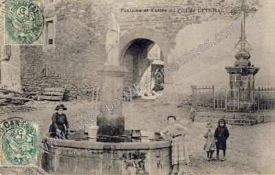 Carte postale ancienne Fontaine et Entrée du Fort — Leynhac (Cantal)
