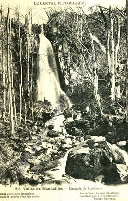 Carte postale ancienne Cascade de Liadouze — Mandailles-Saint-Julien (Cantal)