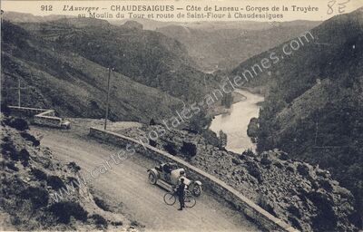 Carte postale ancienne Cote de Lanau — Neuvéglise (Cantal)