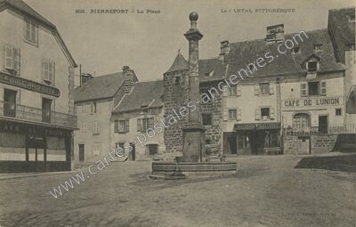 Carte postale ancienne La Place — Pierrefort (Cantal)