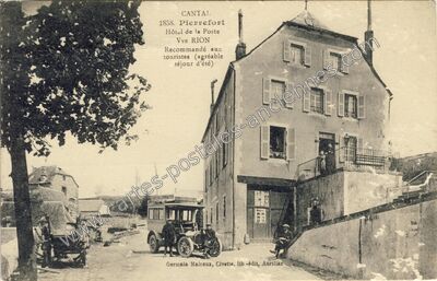 Carte postale ancienne Hôtel de la Poste — Pierrefort (Cantal)