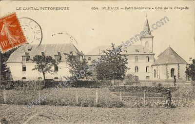 Carte postale ancienne Petit Séminaire - Côté de la Chapelle — Pleaux (Cantal)