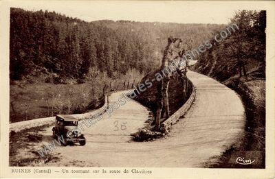 Carte postale ancienne Ruines — Ruynes-en-Margeride (Cantal)