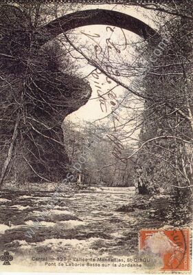Carte postale ancienne St Cirgues — Saint-Cirgues-de-Jordanne (Cantal)