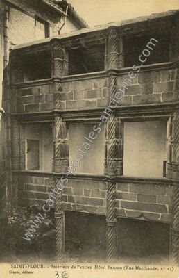 Carte postale ancienne Intérieur de l'ancien Hôtel Brisson — Saint-Flour (Cantal)