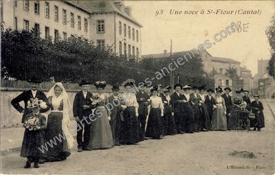 Carte postale ancienne Une noce — Saint-Flour (Cantal)
