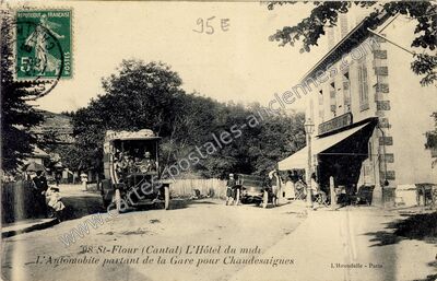 Carte postale ancienne L'Hôtel du midi - L'Automobile partant de la Gare pour Chaudesaignes — Saint-Flour (Cantal)