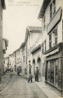 Carte postale ancienne Rue de Bellay — Saint-Flour (Cantal)