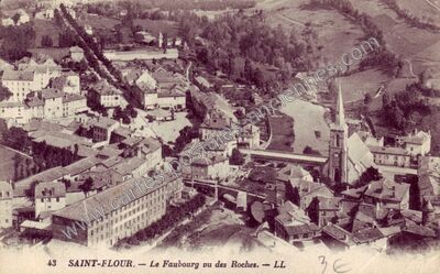 Carte postale ancienne Le Faubourg vu des Roches — Saint-Flour (Cantal)