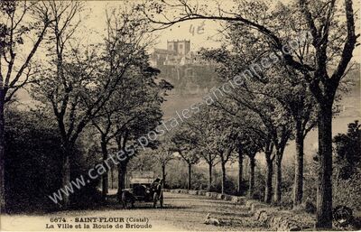 Carte postale ancienne La Ville et la Route de Brioude — Saint-Flour (Cantal)