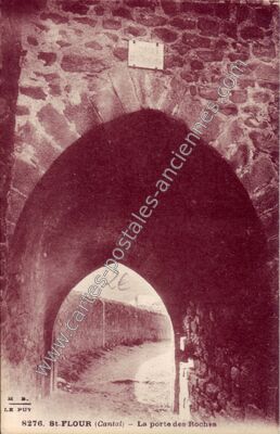Carte postale ancienne La porte des Roches — Saint-Flour (Cantal)