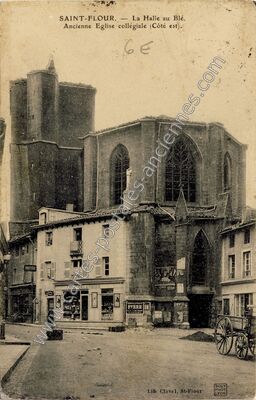 Carte postale ancienne La Halle au Blé. Ancienne Eglise collégiale (Côté est) — Saint-Flour (Cantal)