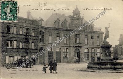 Carte postale ancienne Hôtel de Ville et Fontaine de la Liberté — Saint-Flour (Cantal)