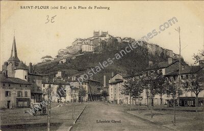 Carte postale ancienne La Place du Faubourg — Saint-Flour (Cantal)
