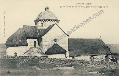 Carte postale ancienne Font Sainte — Saint-Hippolyte (Cantal)