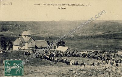 Carte postale ancienne Font Sainte — Saint-Hippolyte (Cantal)