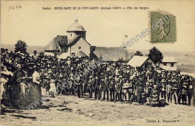 Carte postale ancienne Font Sainte — Saint-Hippolyte (Cantal)