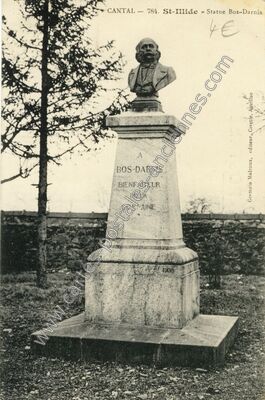 Carte postale ancienne Statue Bos-Darnis — Saint-Illide (Cantal)