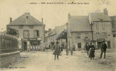 Carte postale ancienne Avenue de la Gare — Saint-Saturnin (Cantal)
