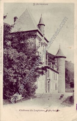 Carte postale ancienne Chateau de Lapierre — Salers (Cantal)